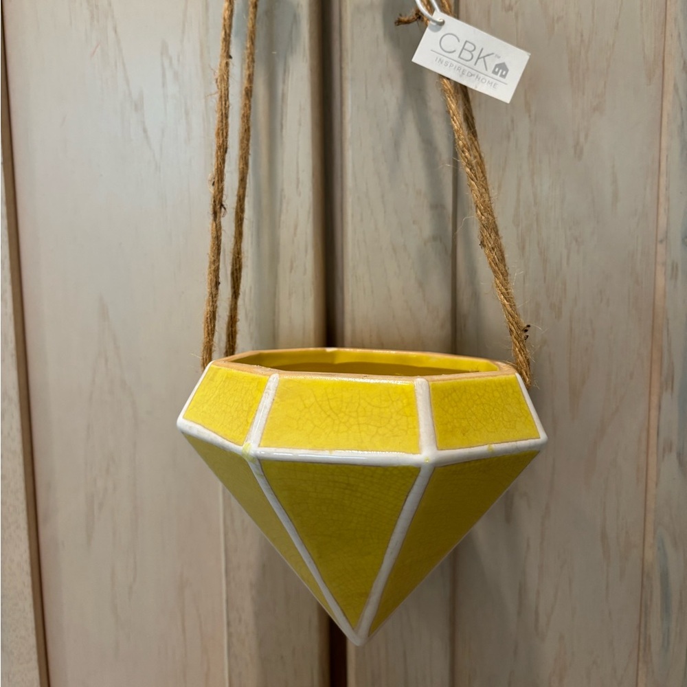 CBK Inspired Home Crackled Yellow and White Ceramic Hanging Basket.  NWT!!